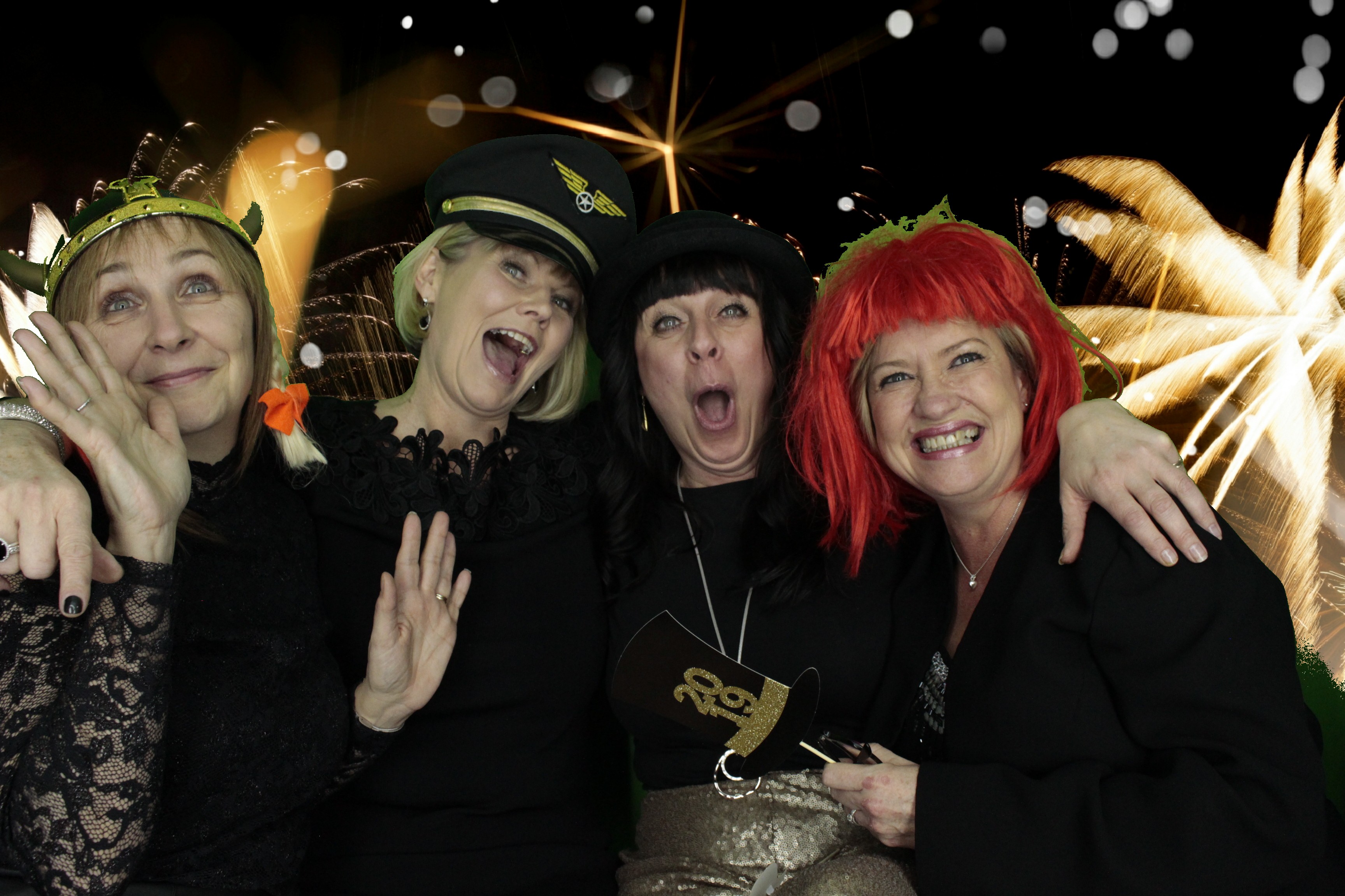 New Years Eve Party Silvermere | View more photos from the event at gallery.myphotoboothexperience.co.uk/u/MyPhotoBoothExperienceLtd/New-Years-Eve-Party-Silvermere